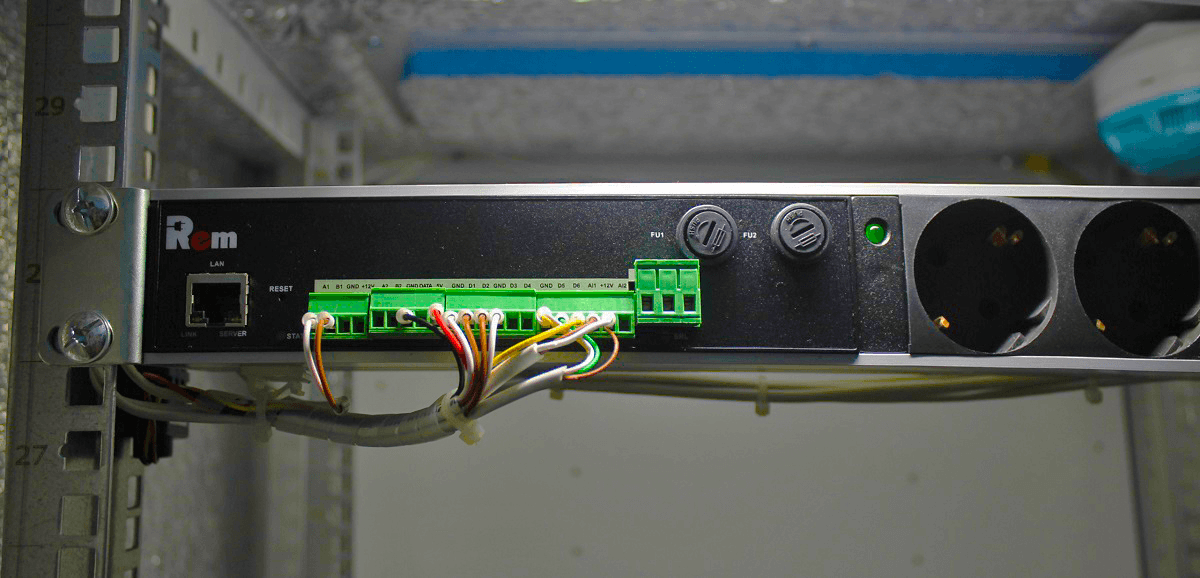 Шкаф всепогодный напольный 30U (Ш700 × Г900), комплектация ТК с контроллером MC3 и датчиками от ЦМО