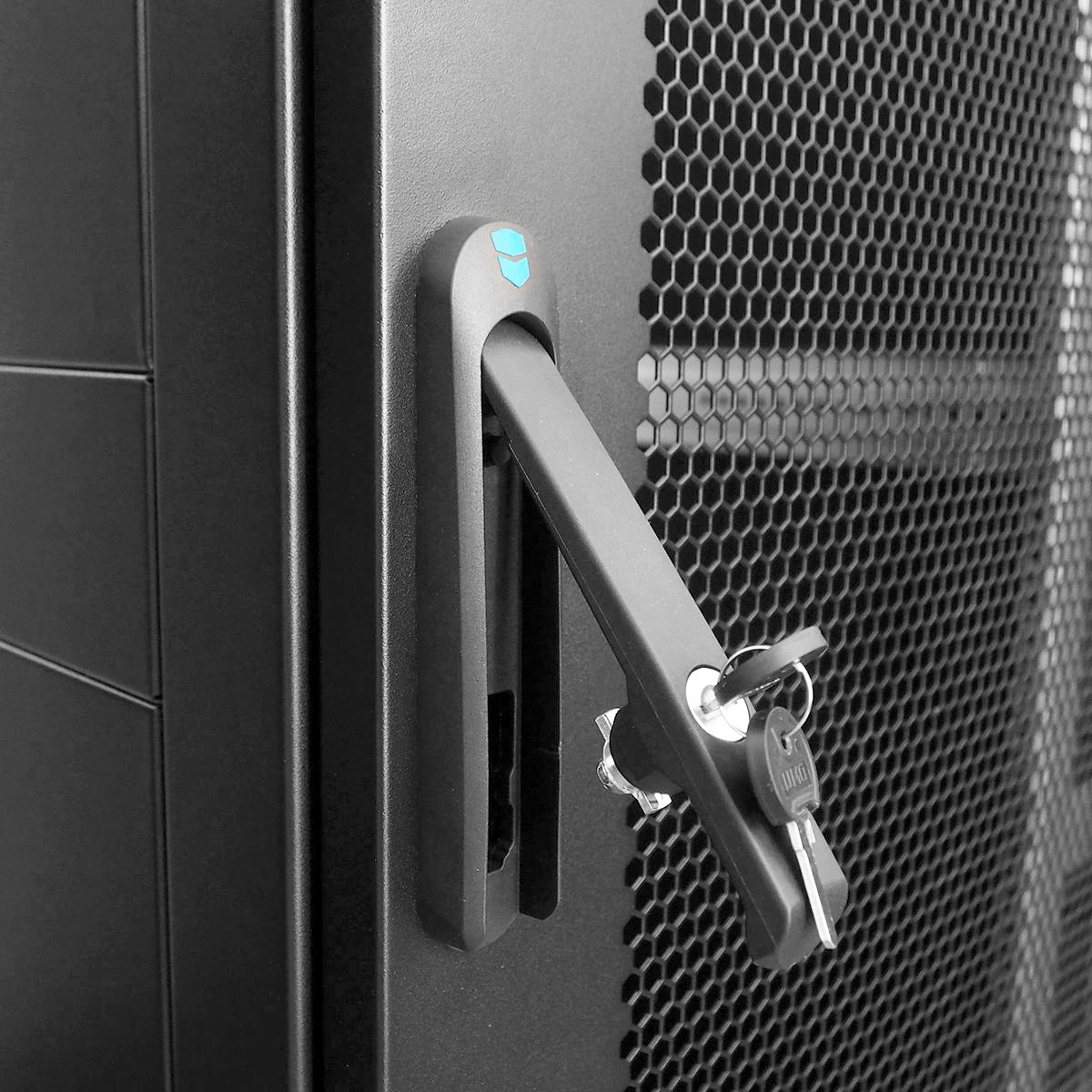 Шкаф серверный напольный 42U (600 × 1000) дверь перфорированная 2 шт., цвет черный