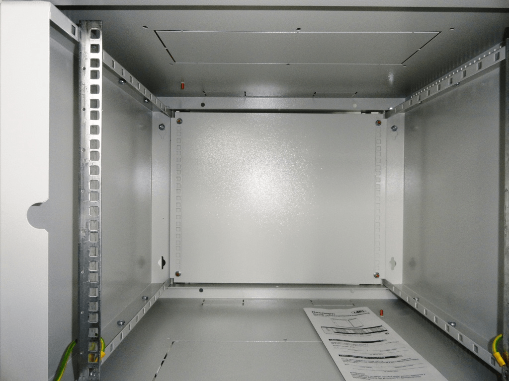  Стенка задняя к шкафу ШРН, ШРН-Э и ШРН-М 15U в комплекте с крепежом, цвет черный от ЦМО